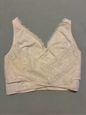 Lace-Front Wireless Bralette in Cream